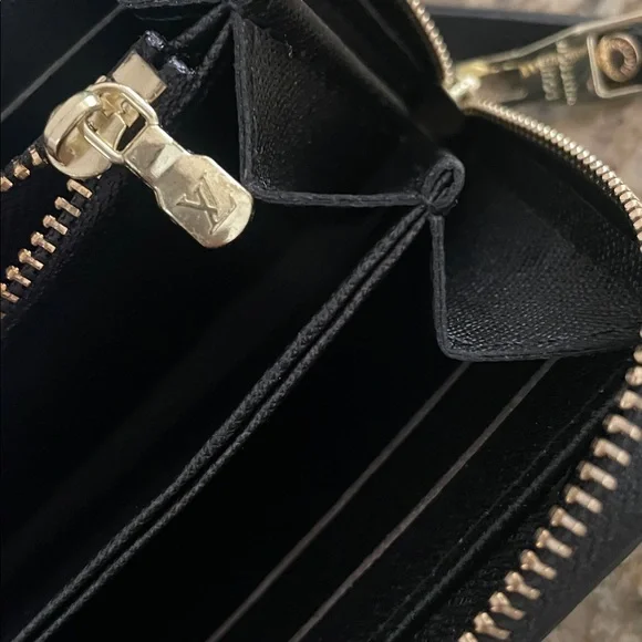 LV Style Black Embossed Monogram Zip Wallet large - Picture 6 of 8